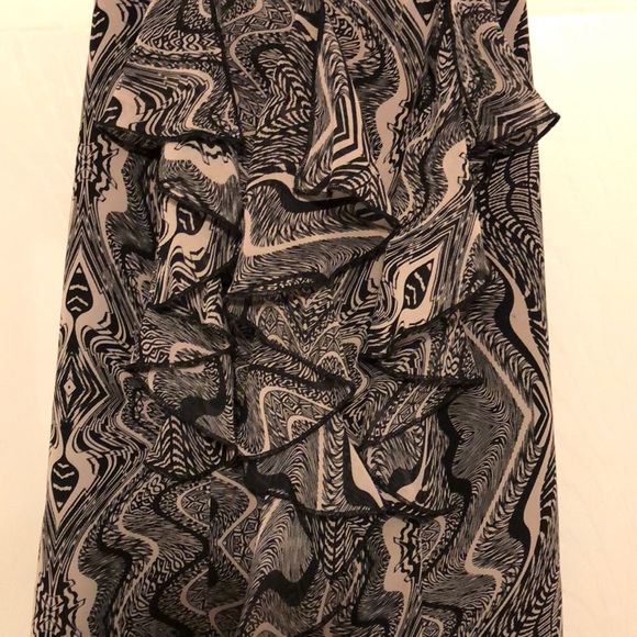 Ruffle front open back black and white tank - Picture 2 of 8